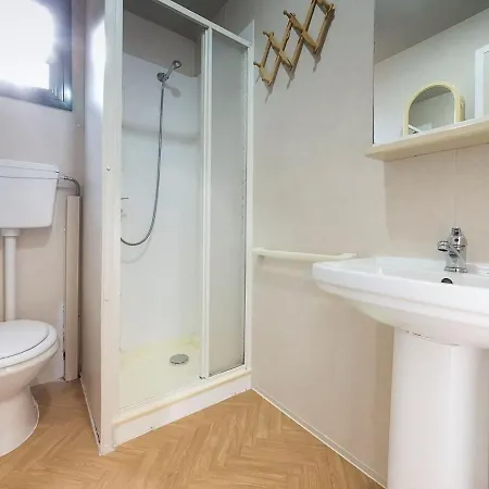 Dom wakacyjny Decent Mobile Home In Sorso With Garden *