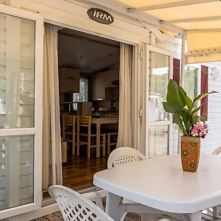 Dom wakacyjny Decent Mobile Home In Sorso With Garden Sorso